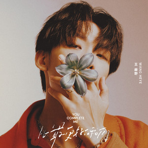 我解开胸罩喂男朋友吃奶
